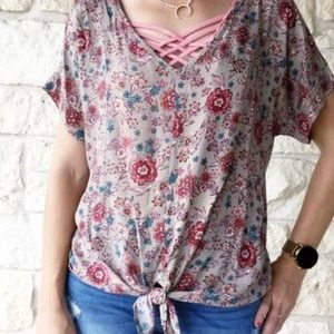 Cheery Floral Top V-Neck Tie Bottom Loose Fit